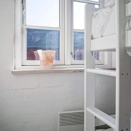 4 Person In Aakirkeby-by Traum * Åkirkeby