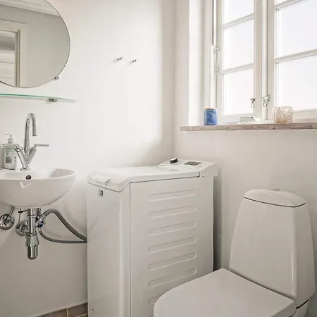 Apartament 4 Person In Aakirkeby-by Traum