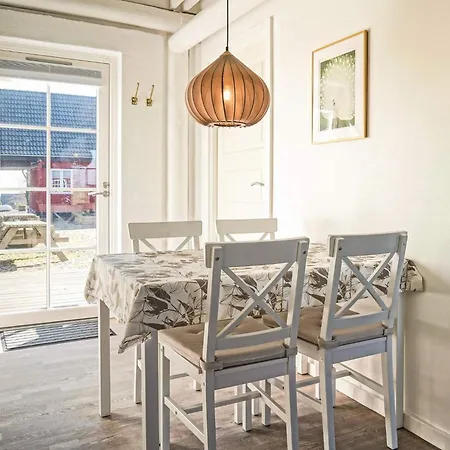 4 Person In Aakirkeby-by Traum Apartament *