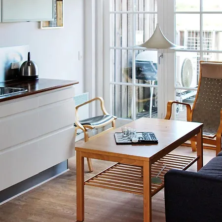 4 Person In Aakirkeby-by Traum *