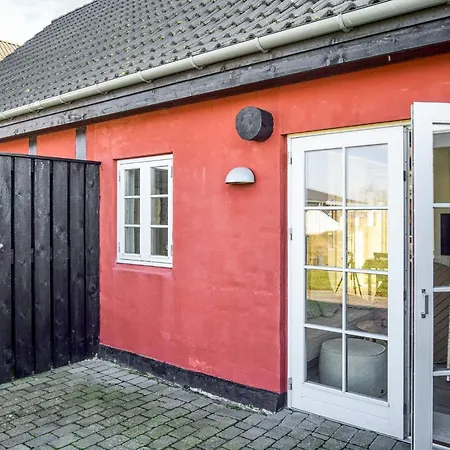 4 Person In Aakirkeby-by Traum