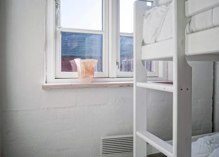 4 Person In Aakirkeby-by Traum * Åkirkeby